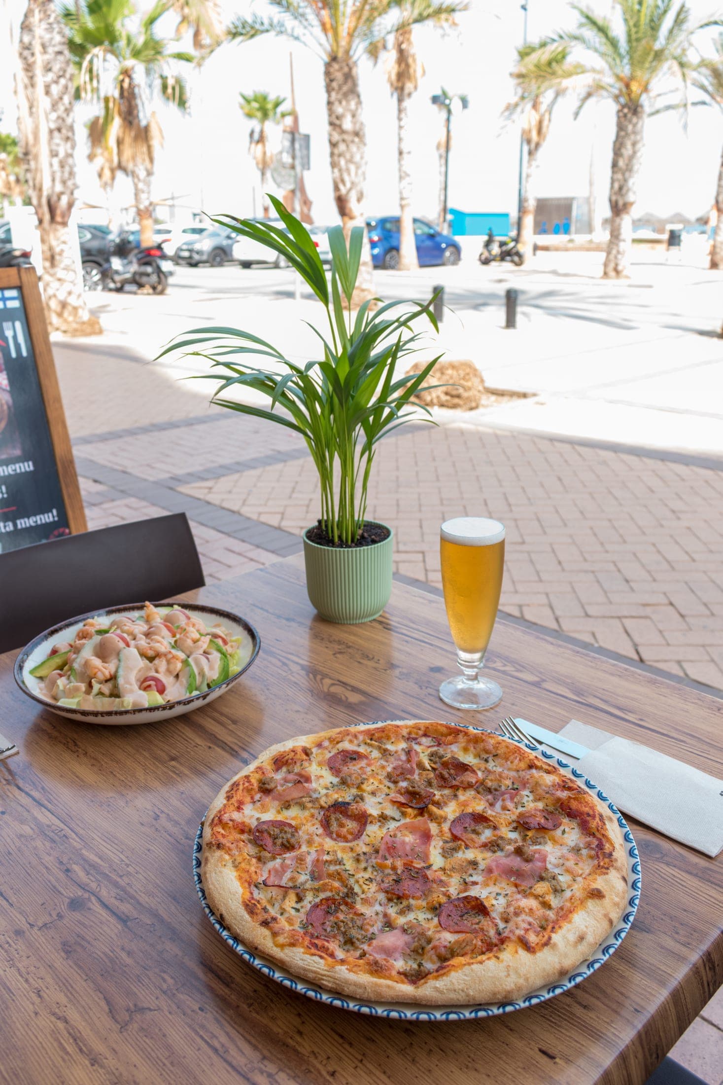 Terraza de FOGO en el Paseo Marítimo de Fuengirola